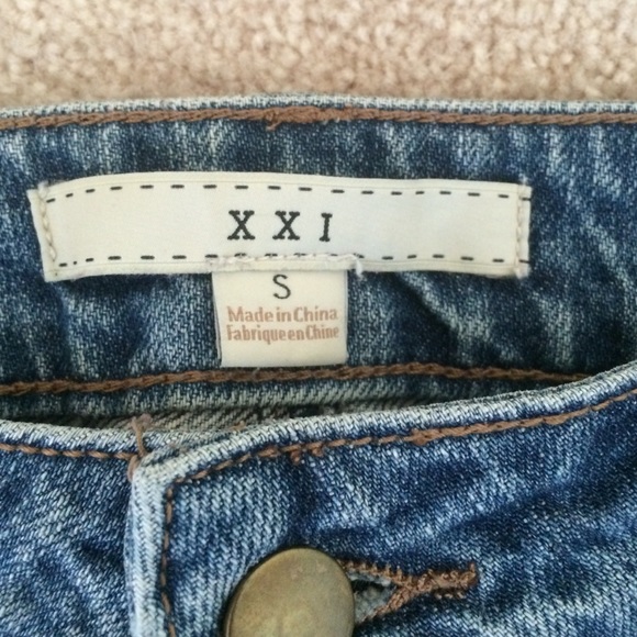 - Jean Skirt - Picture 2 of 3